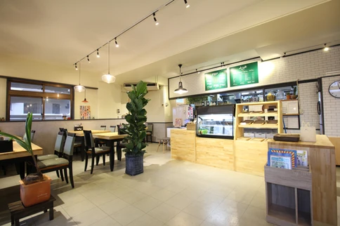 『ナチュラルカフェ』「ファボリート」店舗リフォーム｜沖縄でおしゃれなリフォーム・リノベーションならCLPlanning（CLプランニング）