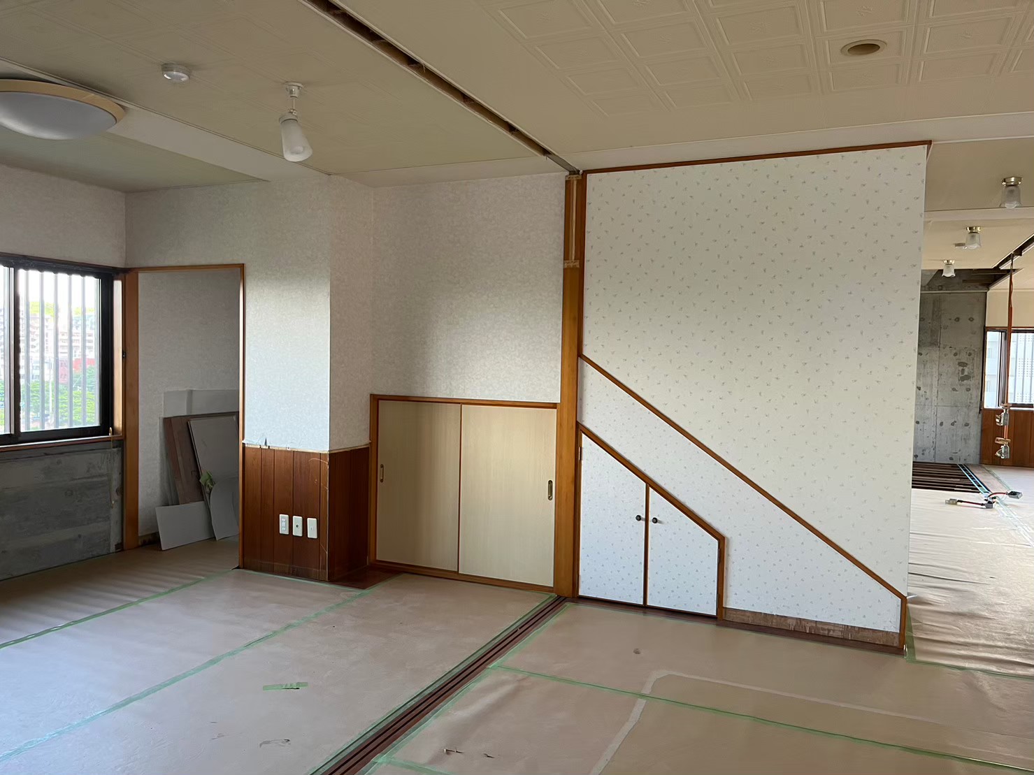 リノベーション前階段下